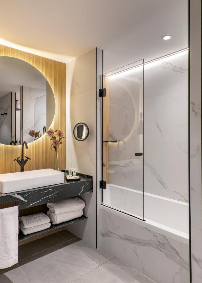 Luxury and Comfort Awaits at Vincci Lys Hotel